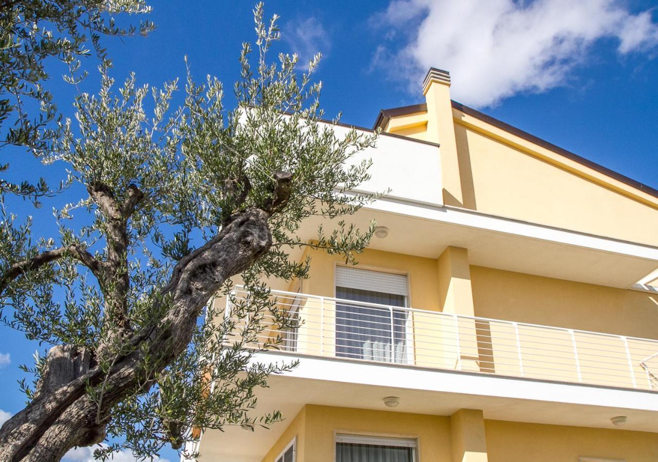 B&B Alla Niviera Adelfia Exteriör bild